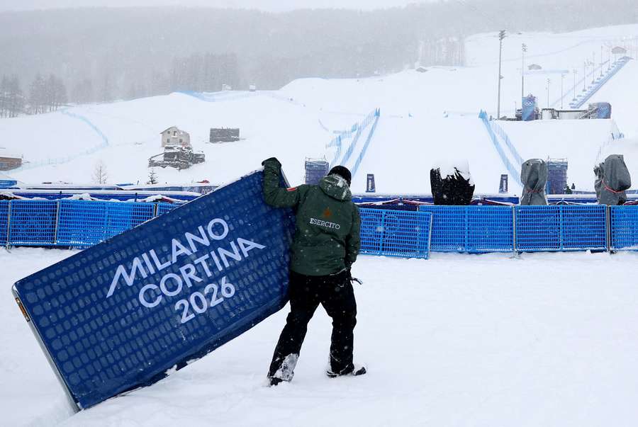 Salto acrobático masculino adiado para sexta-feira devido ao mau tempo