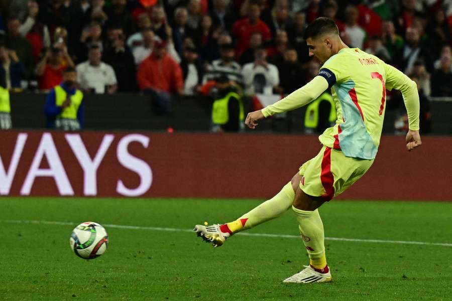 Álvaro Morata, la momentul executării loviturii de pedeapsă.