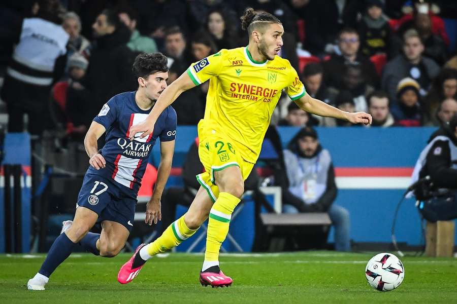 Jaouen Hadjam werd voor de nederlaag tegen Stade de Reims in Ligue 1 op zondag uit de ploeg van Nantes gezet