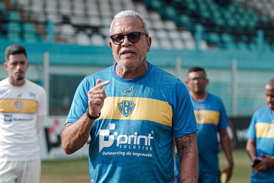 Hélio dos Anjos está há quase 40 anos no mercado do futebol brasileiro