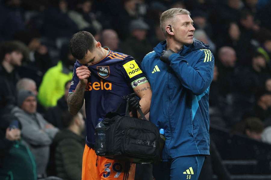 Bruno Guimarães lida com problemas físicos Bruno Guimarães lida com problemas físicos