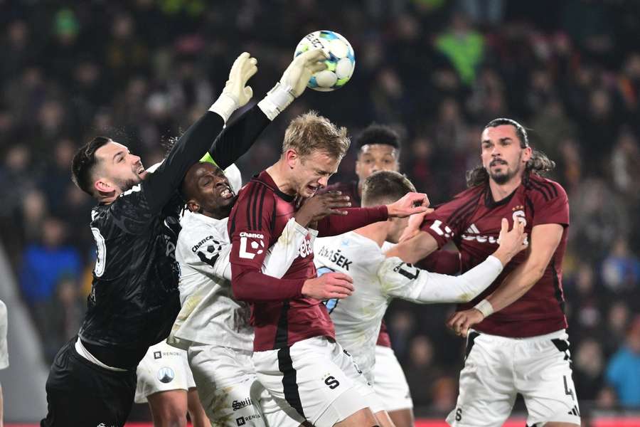 Sparta na závěr ligového podzimu remizovala s Libercem. Sparta na závěr ligového podzimu remizovala s Libercem.