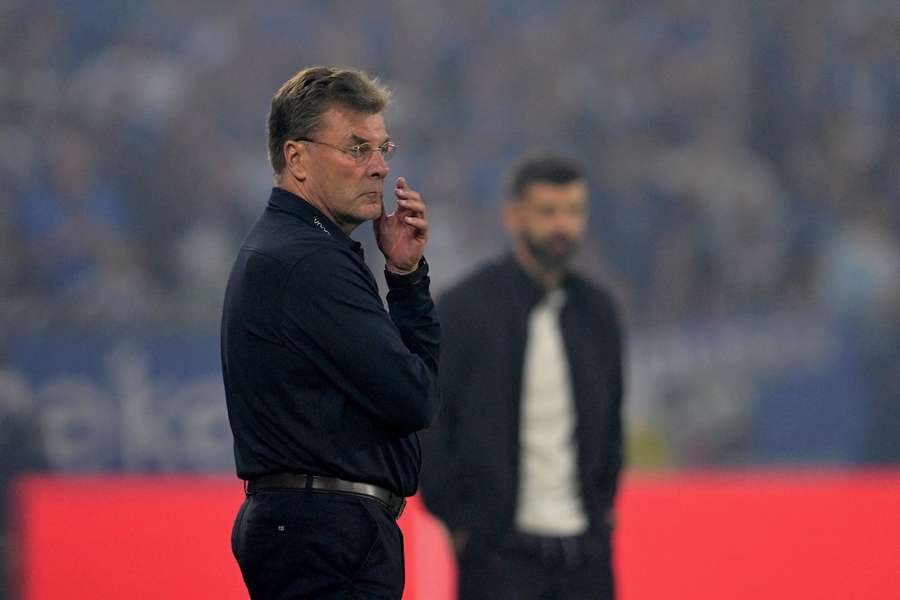 Dieter Hecking war mit der Höhe der Nachspielzeit bei der Partie Schalke vs. Bochum nicht einverstanden.