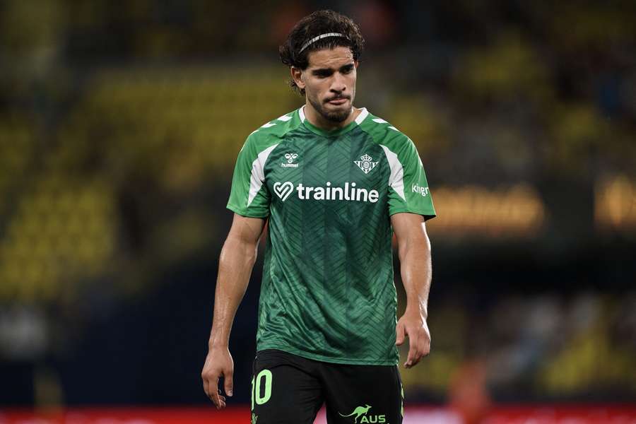 Abde, en el calentamiento del Villarreal-Betis Abde, en el calentamiento del Villarreal-Betis