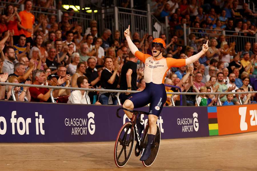 Lavreysen célèbre sa victoire 