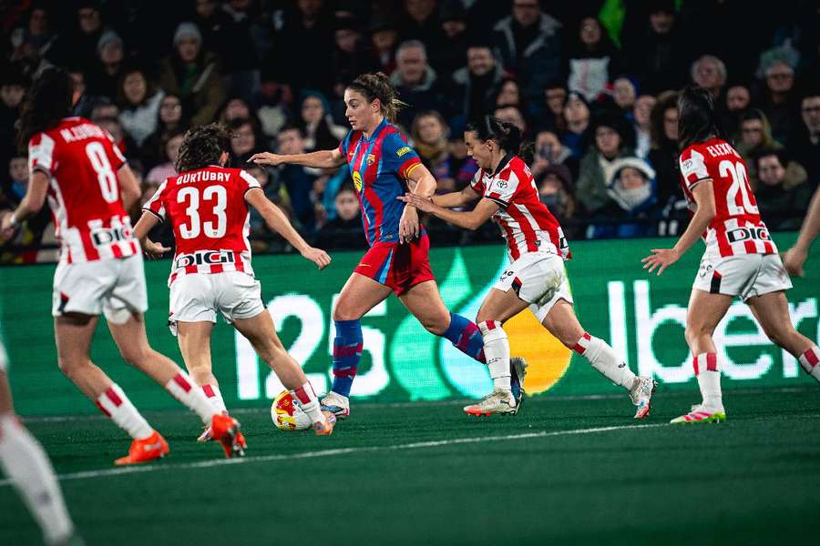 Alexia, entre jugadoras del Athletic Alexia, entre jugadoras del Athletic