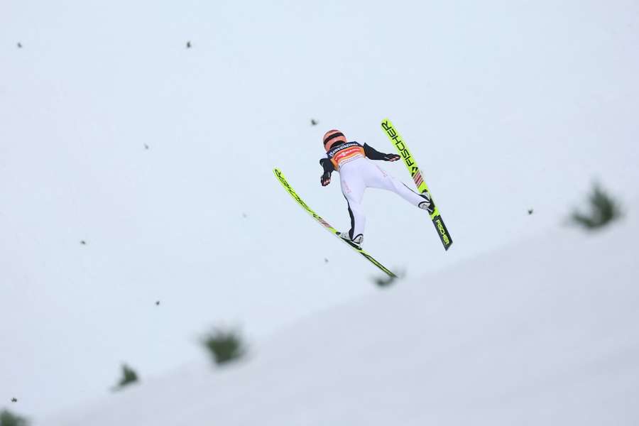 Die Österreicher um Stefan Kraft sind den deutschen Skispringern im Moment weit voraus.
