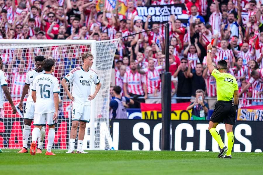 Osłabiony Real nie miał szans z Atletico, kontrowersje w derbach. Barcelona z duża przewagą Osłabiony Real nie miał szans z Atletico, kontrowersje w derbach. Barcelona z duża przewagą