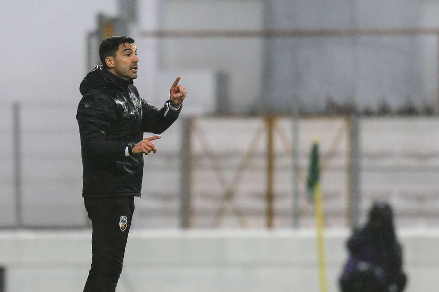 Tozé Marreco coloca lugar à disposição no Farense após derrota com Nacional