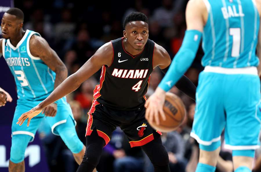 Hornets seguraram o Heat em jogo disputado em Charlotte