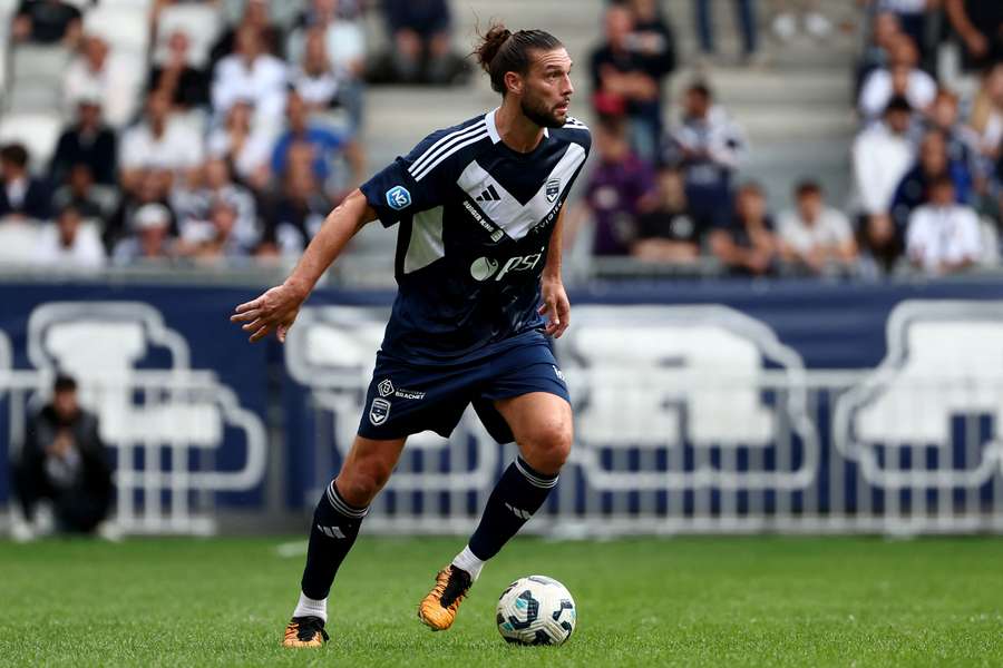 Andy Carroll v akci za Bordeaux.