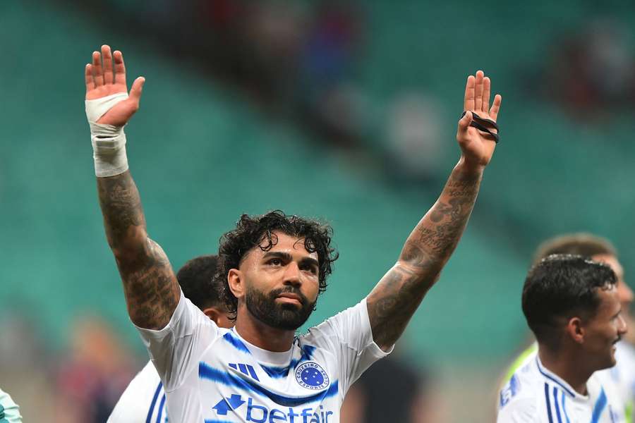 Gabgol fez um golaço de fora da área para virar o jogo na Fonte Nova, em Salvador
