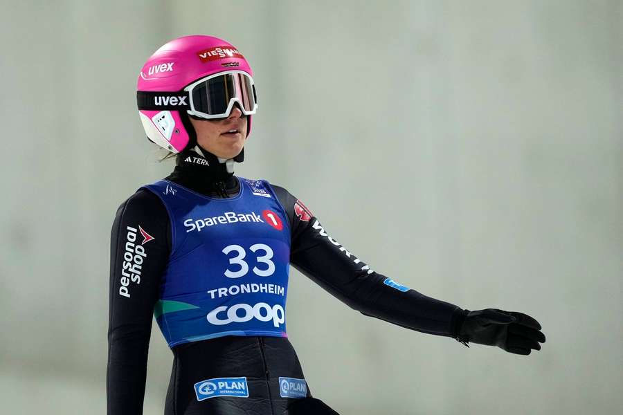 Nathalie Armbruster nach dem Skispringen.