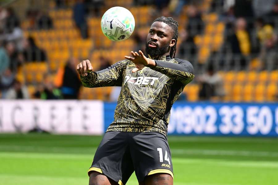 Arokodare fez 3 golos em 28 jogos pelo Wolverhampton Arokodare fez 3 golos em 28 jogos pelo Wolverhampton