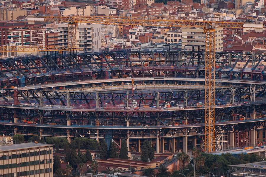 Camp Nou zvenčí