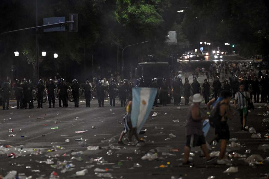 Aborted World Cup bus parade shows Argentina's charm and vice