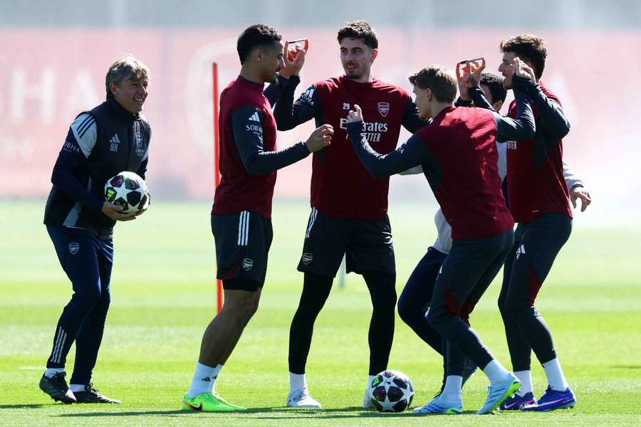 Jogadores do Arsenal no treino antes do Sporting Jogadores do Arsenal no treino antes do Sporting