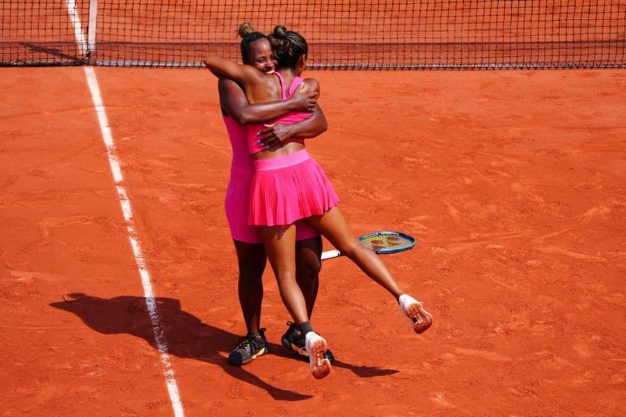 Fernandezová a Townsendová v semifinále French Open přehrály Gauffovou s Pegulaovou.