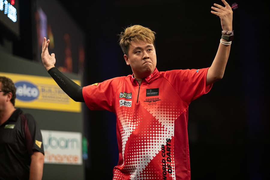 Man Lok Leung scheiterte bei der World Darts Championship 2024 an Gabriel Clemens.