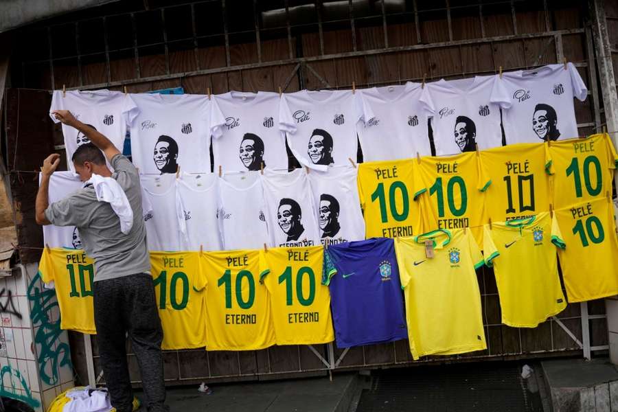 Santos nu retrage momentan tricoul cu numărul 10 purtat de Pele