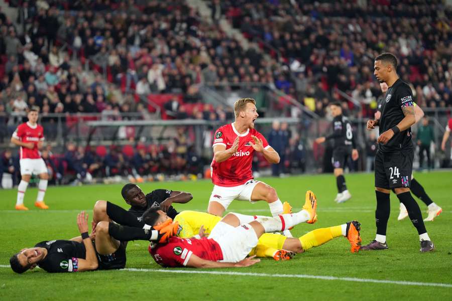 AZ kwam in de tweede helft regelmatig in de buurt van de vijandelijke goal