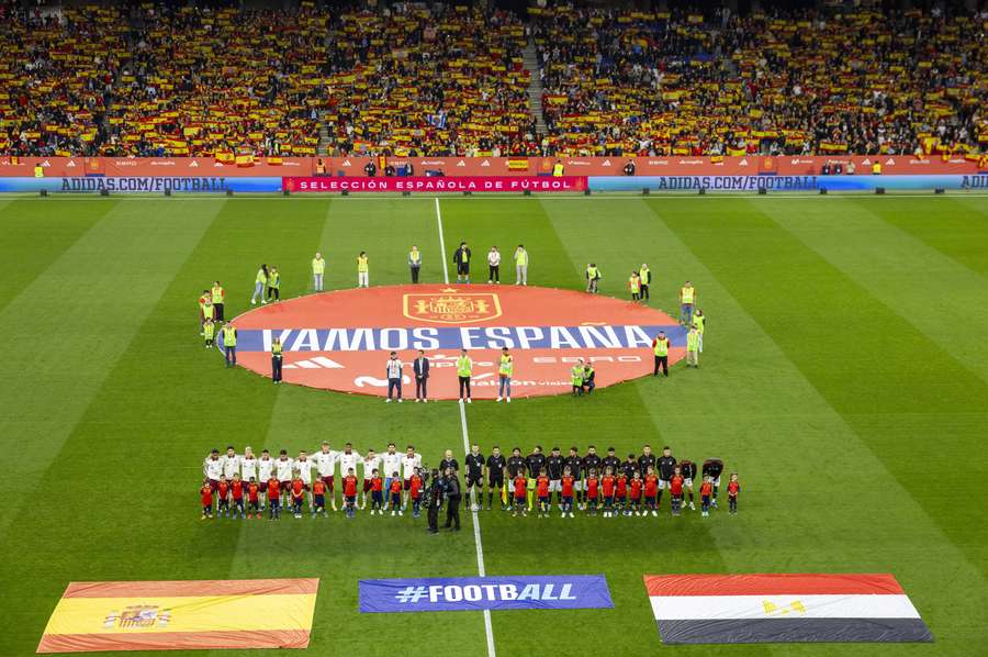 Hubo pitos al himno de Egipto y cánticos antimusulmanes en el RCDE Stadium Hubo pitos al himno de Egipto y cánticos antimusulmanes en el RCDE Stadium
