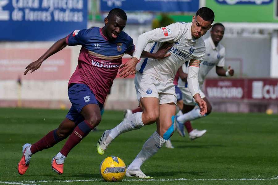 Gabriel Brás em luta com Drammeh