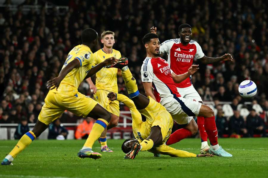 Arsenal esteve à frente do placar em duas oportunidades, mas não conseguiu segurar o resultado