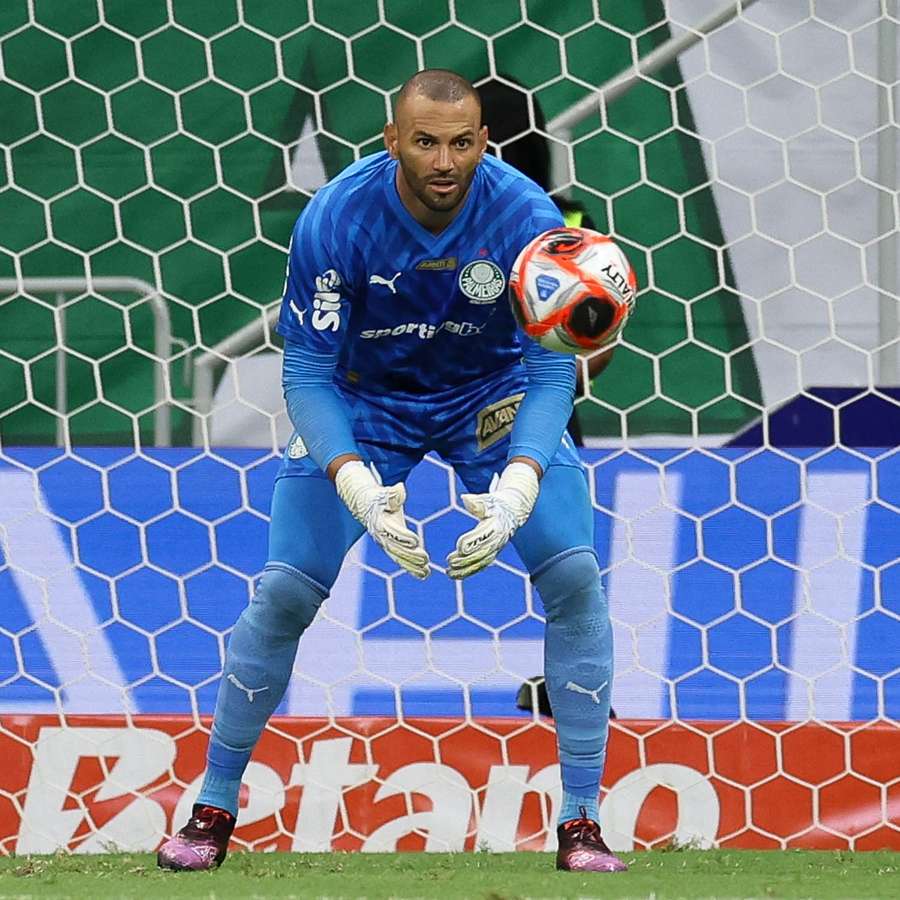 Weverton acabou vazado na etapa final do confronto com o Água Santa