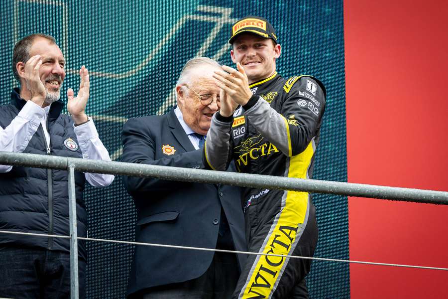 Roman Staněk sur le podium à Spa. Roman Staněk sur le podium à Spa.