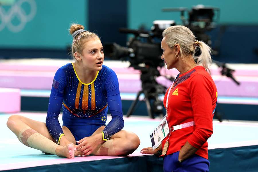 Sabrina Voinea et son entraîneuse Camelia Voinea à Paris ce jeudi.