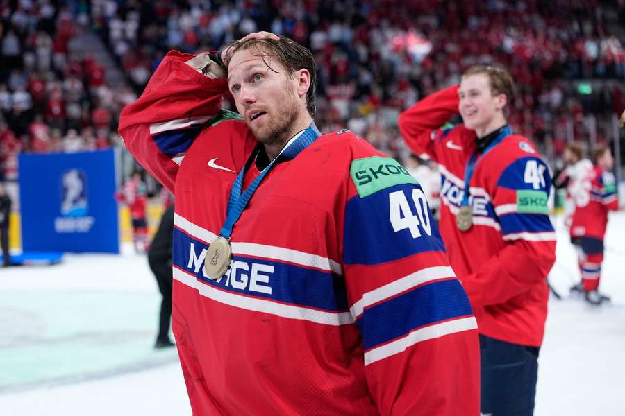 Henrik Haukeland celebrating his bronze medal at the World Championships
