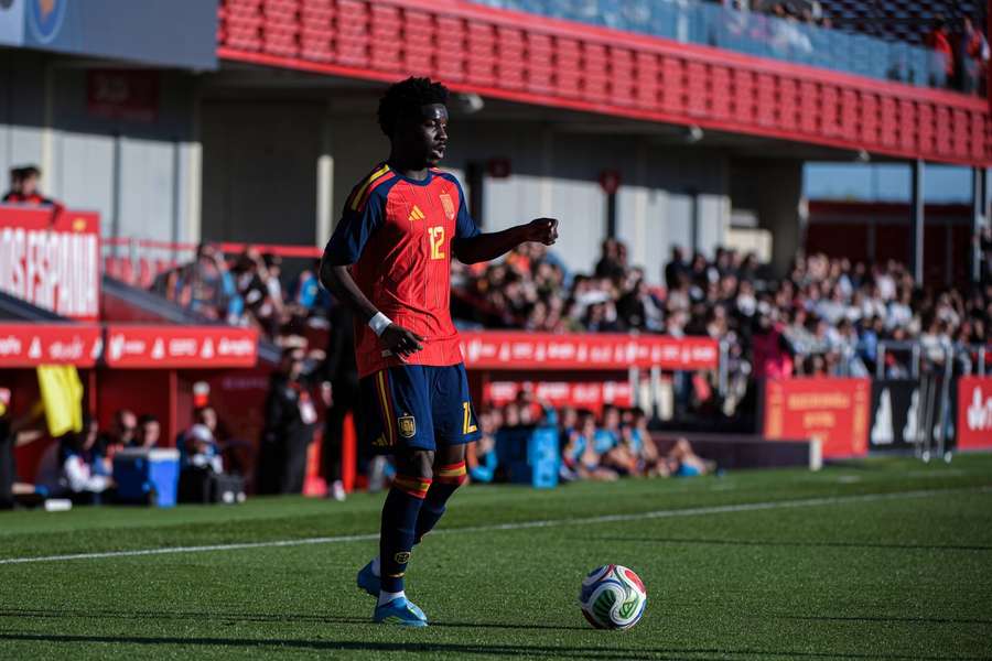 Mayenda é internacional sub-21 de Espanha