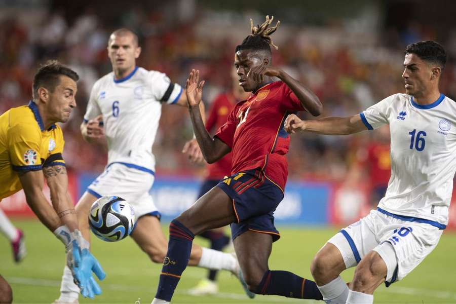 Nico Williams jogou 40 minutos brilhantes no jogo Espanha-Chipre em Granada