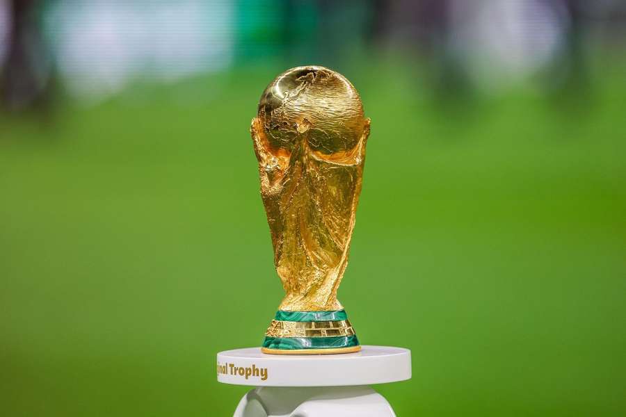 Dass der WM-Pokal 2034 in Saudi-Arabien steht, wollen Fans verhindern.