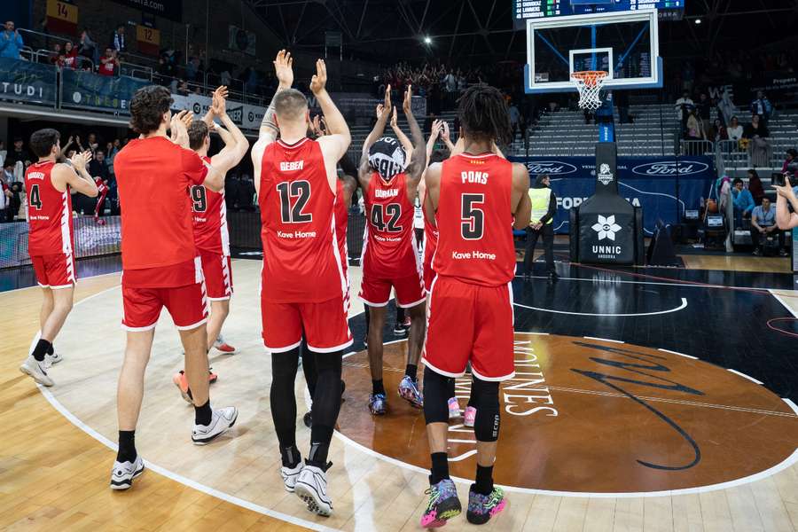 Los jugadores del Girona aplauden a su público en Andorra