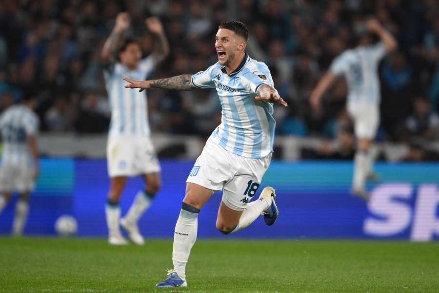 Racing venceu os dois jogos contra o Vélez
