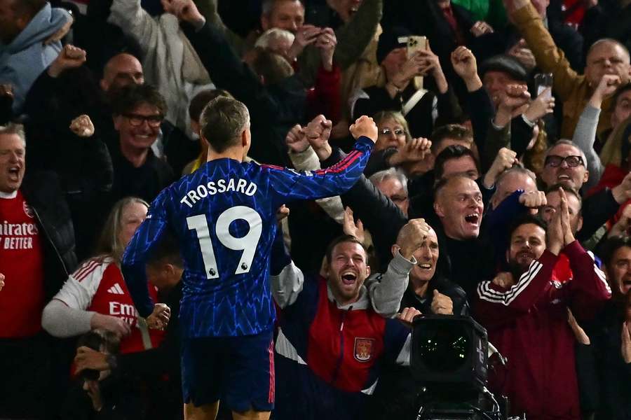 Arsenal bat Fulham et garde la tête de la Premier League