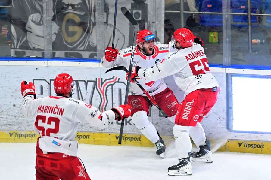 Roman a jeho gólová radosť.