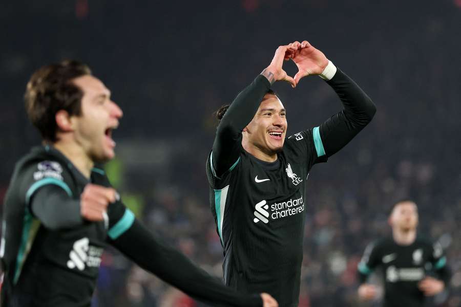 Darwin Núñez, del Liverpool, celebra el segundo gol de su equipo.