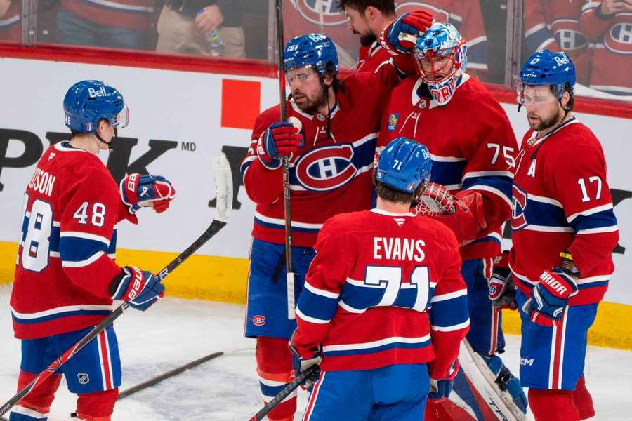 Montreal se raduje z vítězství i s Jakubem Dobešem. Montreal se raduje z vítězství i s Jakubem Dobešem.