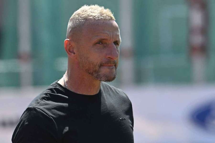 Karviná by podle Šustra neměla působit v profesionálním fotbale. Karviná by podle Šustra neměla působit v profesionálním fotbale.