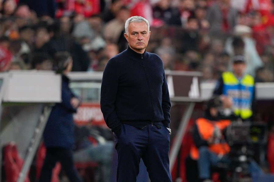 José Mourinho foi castigado com um jogo e 11 dias de suspensão