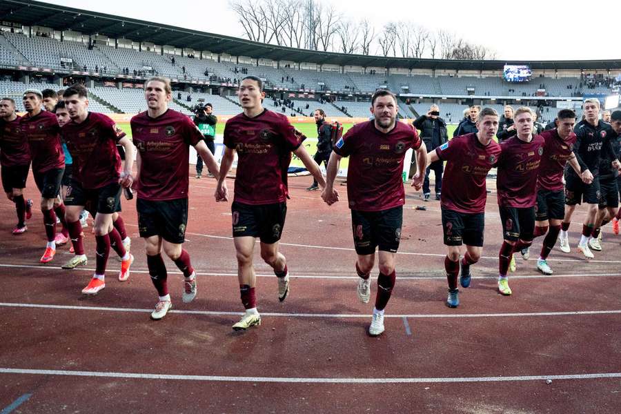 FC Midtjylland lægger pres på Brøndby med triumf i Aarhus