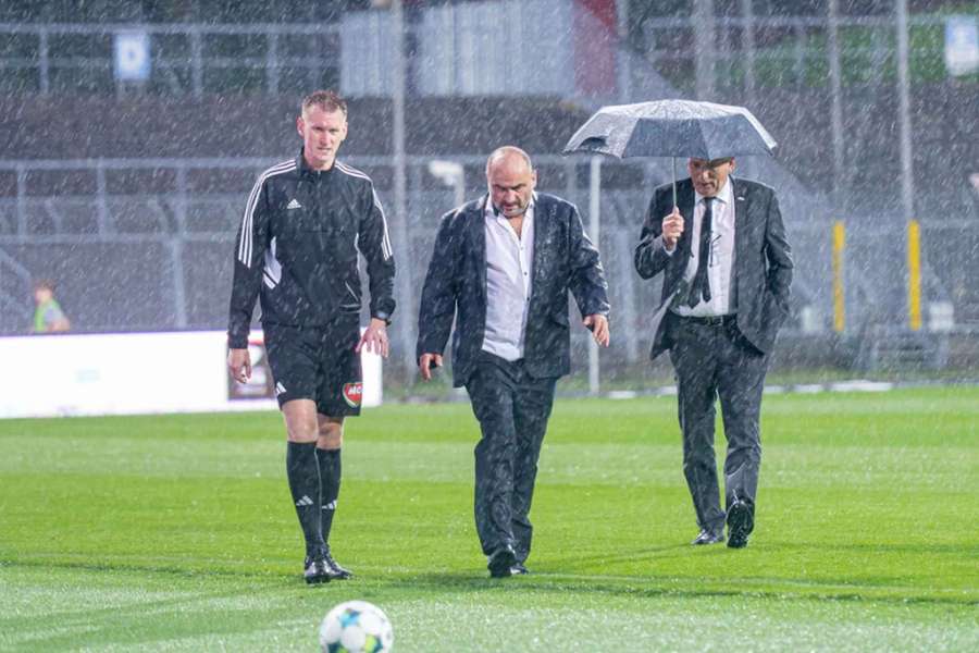 Ostře sledovaná premiéra Artisu ve druhé lize se kvůli počasí nedohrála.