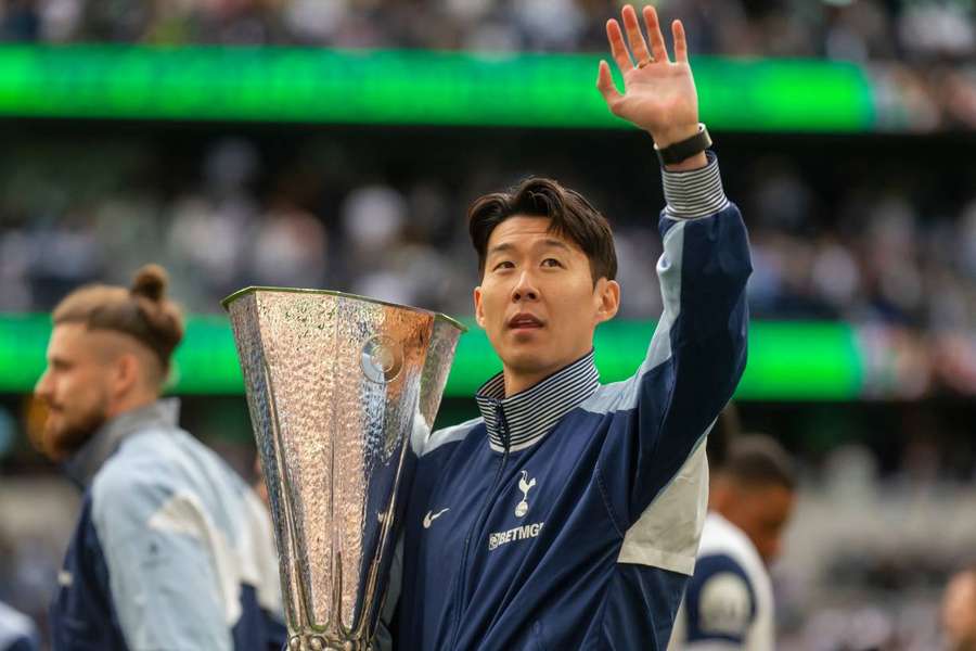 Son Heung-min con la Europa League