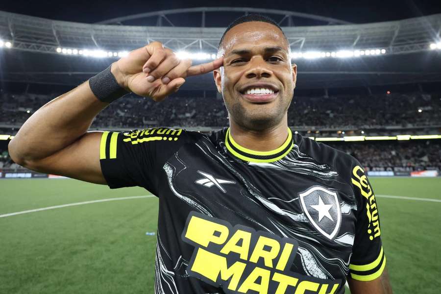 Júnior Santos está de volta ao Botafogo após dois anos