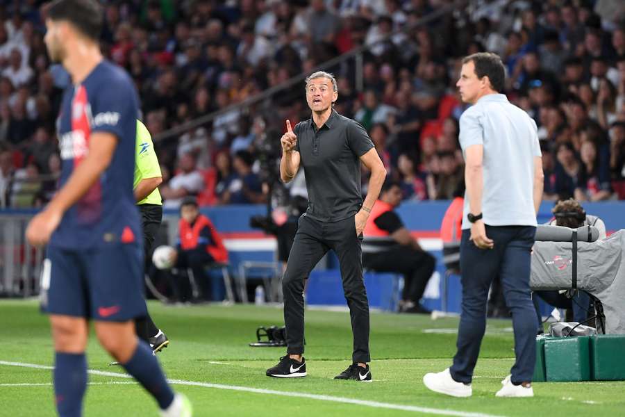 Luis Enrique podczas meczu z Lorient.