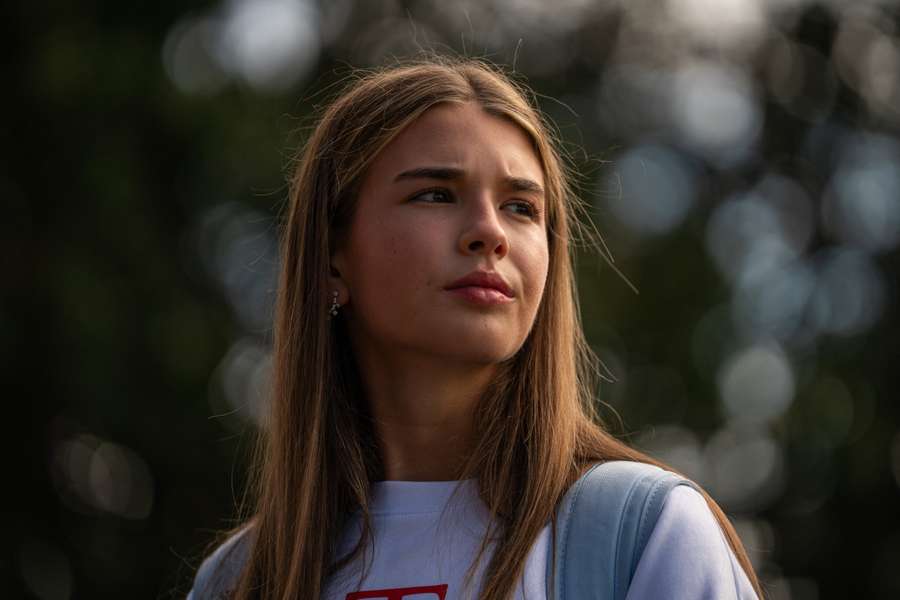 Wnuczka prezydenta USA Donalda Trumpa, Kai Trump, obserwuje przemowę Trumpa przed Białym Domem w Waszyngtonie, 26 września 2025 r.