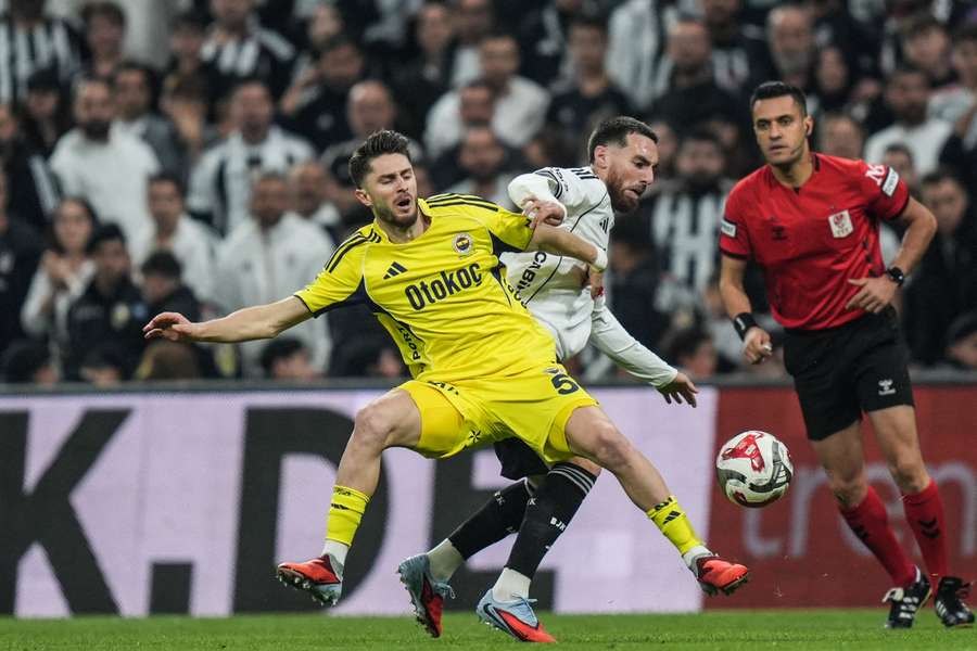 Kokçu foi expulso ainda na primeira parte